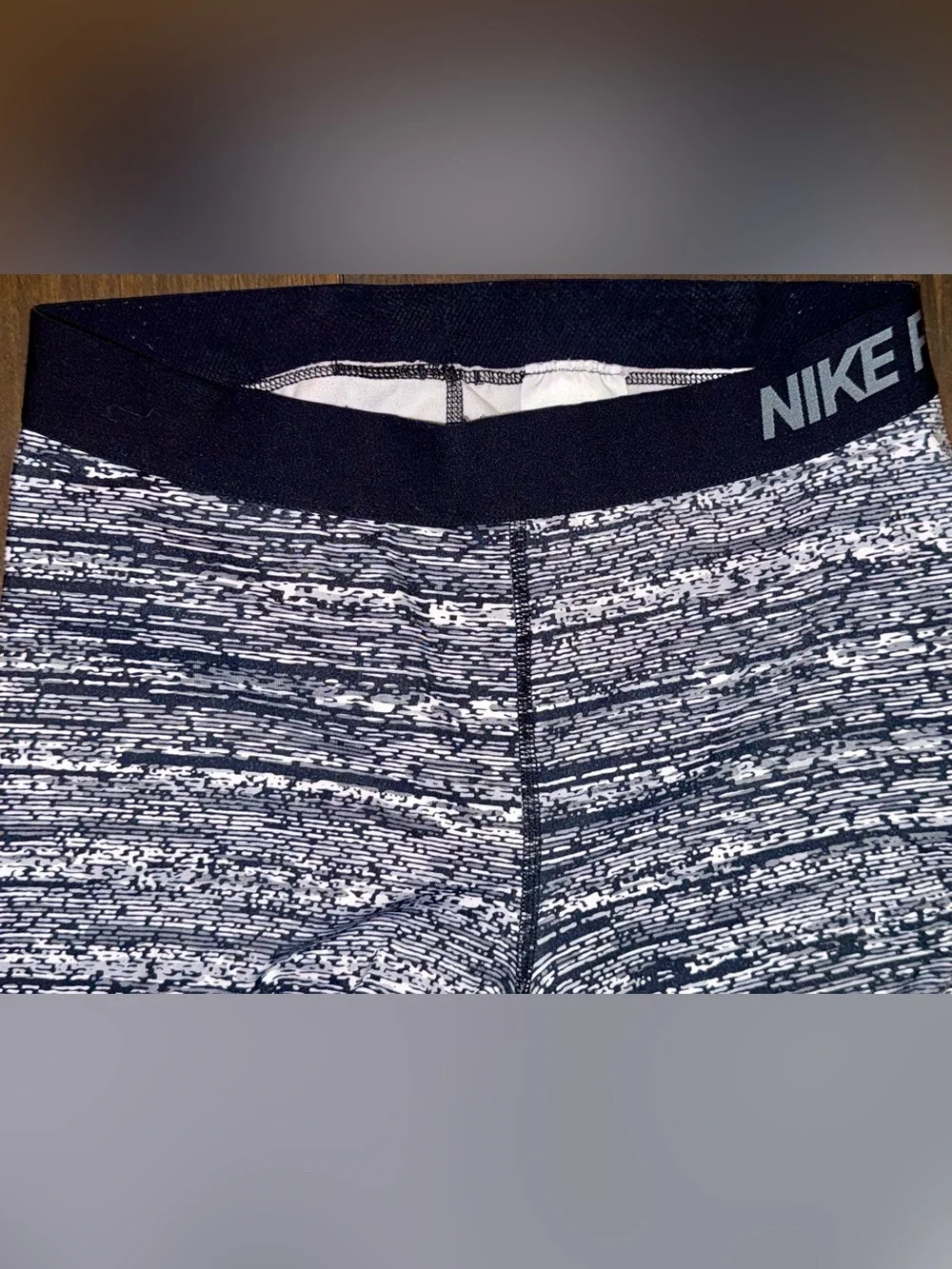 Nike Pro Dri-FIT Gray Black Printed Compression Leggings Women’s Medium M EUC